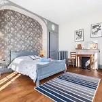 Au Grand Bed & Breakfast